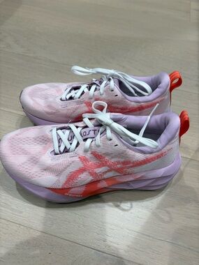 Women’s Asics Novablast 5 sneakers size 6.5